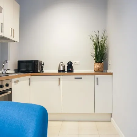 Glamorous Flat With Jacuzzi, King Size Bed And Small Balcony شقة بيرودجا