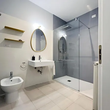 Glamorous Flat With Jacuzzi, King Size Bed And Small Balcony Perugia