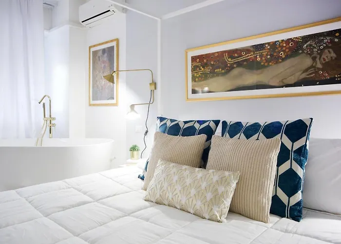 Glamorous Flat With Jacuzzi, King Size Bed And Small Balcony * Περούτζια