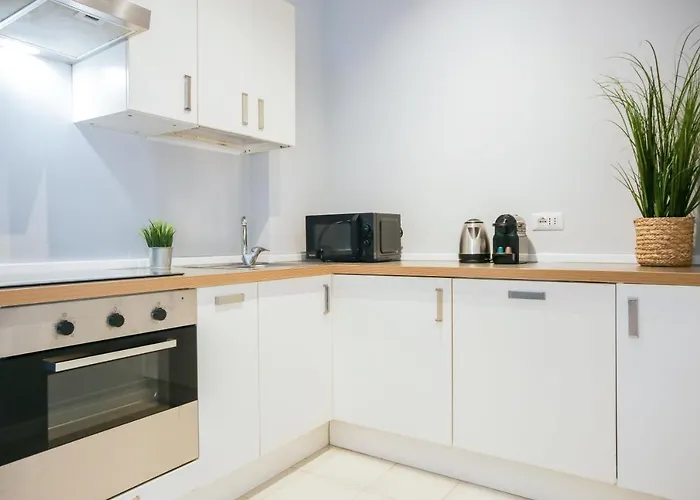 Glamorous Flat With Jacuzzi, King Size Bed And Small Balcony Διαμέρισμα *